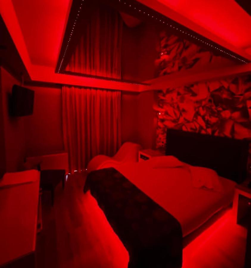 Hotel Prive Skaramangas Bagian luar foto